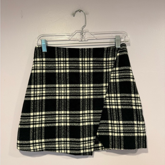 Black and white plaid Abercrombie and Fitch mini skirt - Picture 1 of 3